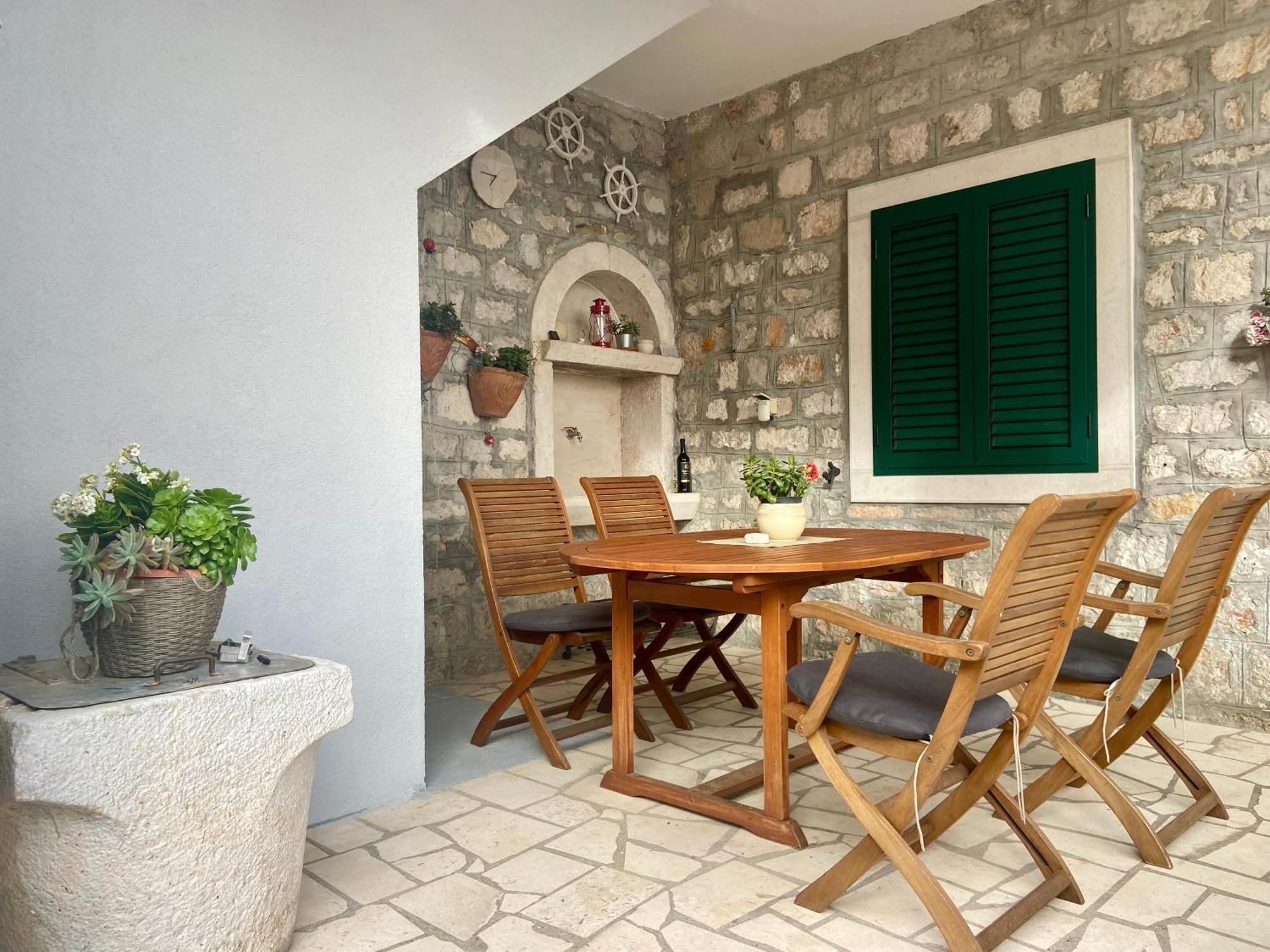 Apartment Simon - Old Stone Charm, Central Bol Life 外观 照片